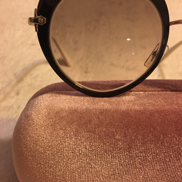😎Miu Miu Women Sunglasses ❤️ shape😎 - Picture 3 of 8